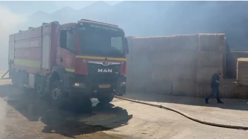 حريق كبير في تبان للقش في بلدة الناعورة